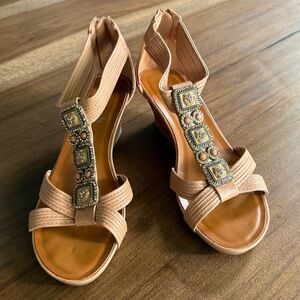 NWT ❤️Refresh - Camel Jeweled Wedge Sandal - 7.5